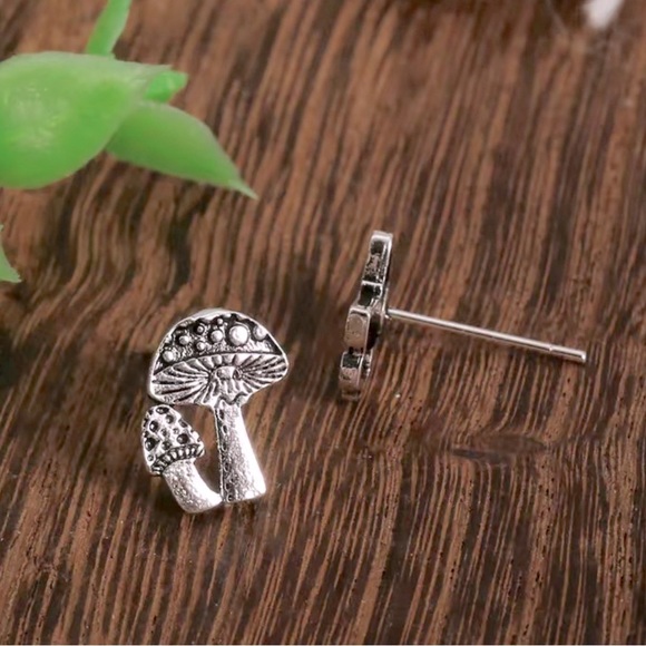 MUSHROOM 🍄 STUD EARRINGS - Picture 5 of 11